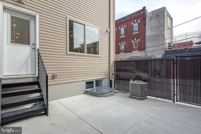 Building Photo - 1712 S 19th St