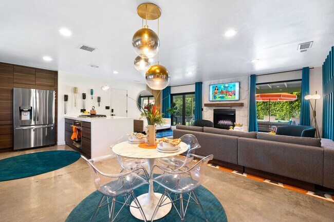 Building Photo - Stylish Fully Furnished Home in Palm Springs - Annual Lease