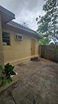 Building Photo - 1840 Fern Rd