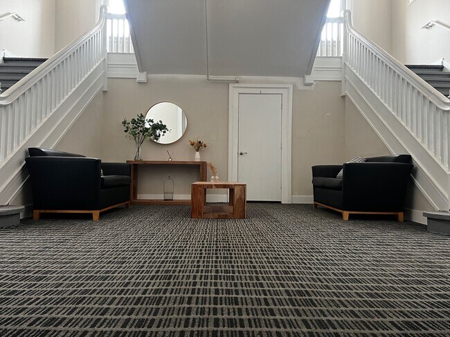 Building Photo - 4627 E Thompson St