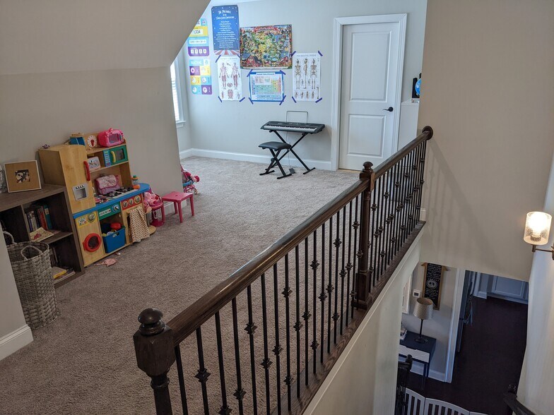 Loft - 7458 White Pine Dr