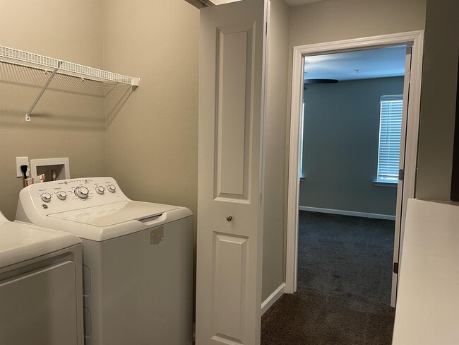 Building Photo - 2253 Del Carmel Way