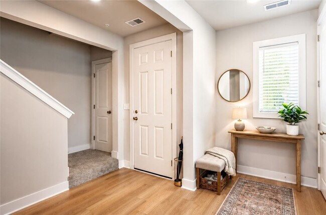 Building Photo - 701 Halcyon Ln
