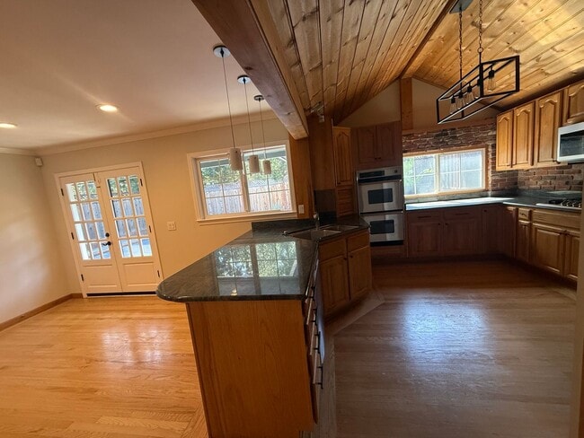 Building Photo - 3 Bed/2Bath Ready to Move In