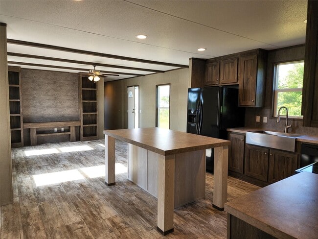Building Photo - 415 County Rd 3560