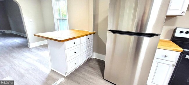 Building Photo - 104 Middleneck Ln