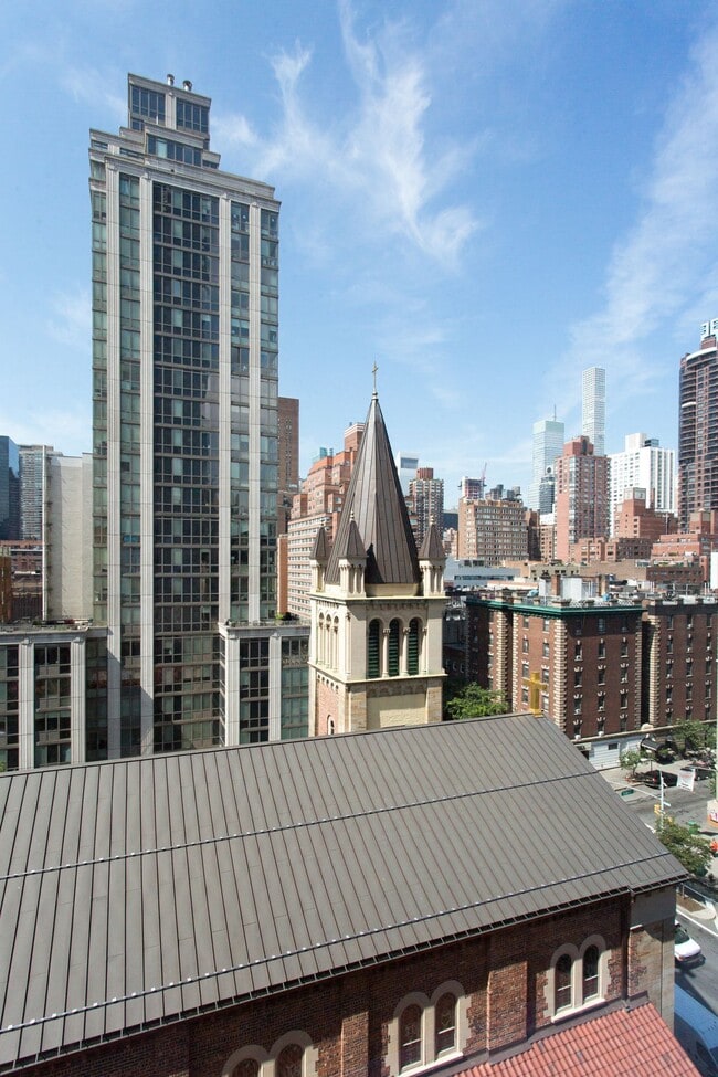 Building Photo - 400 E 67th St