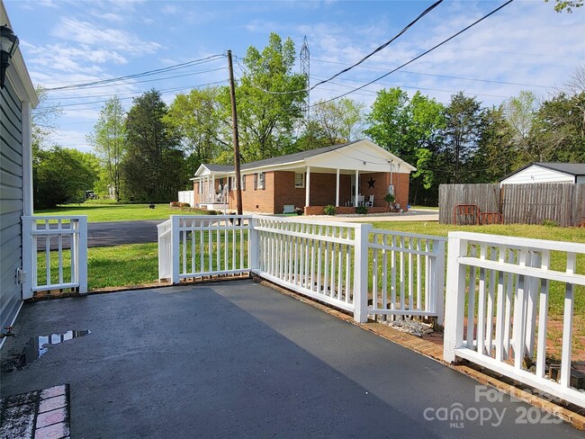 Building Photo - 11790 Troutman Rd