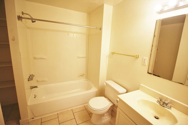 Building Photo - 2026/2027 JHU Off-Campus Awesome 6bd/3ba spacious and CAC! Available 6/15