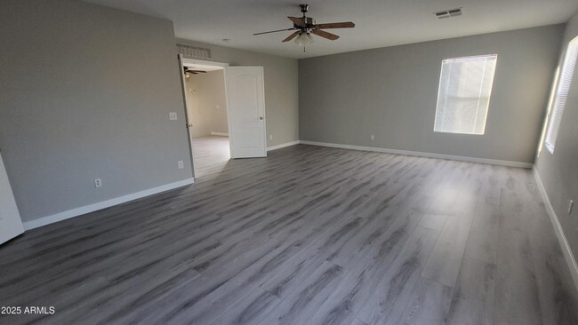Building Photo - 2731 S Sailors Way