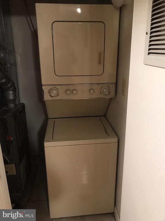 Building Photo - 1458 Riverside Ave