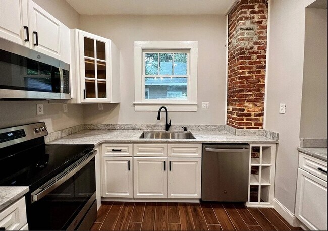 Building Photo - 209 S Fulton St