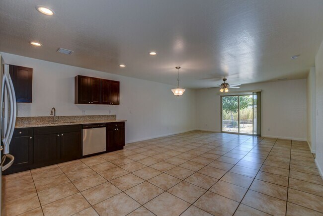 Building Photo - 7105 E Dodge Cir
