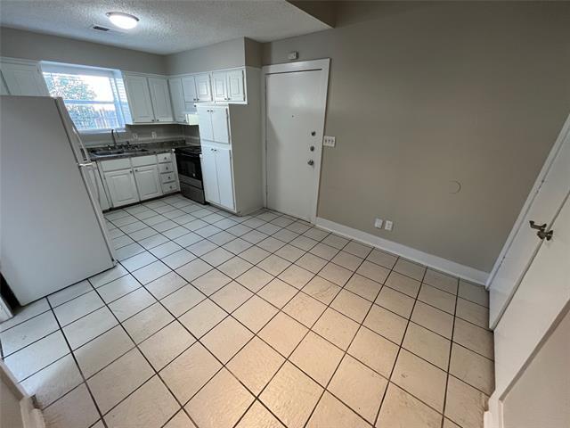 Building Photo - 415 Towne House Ln