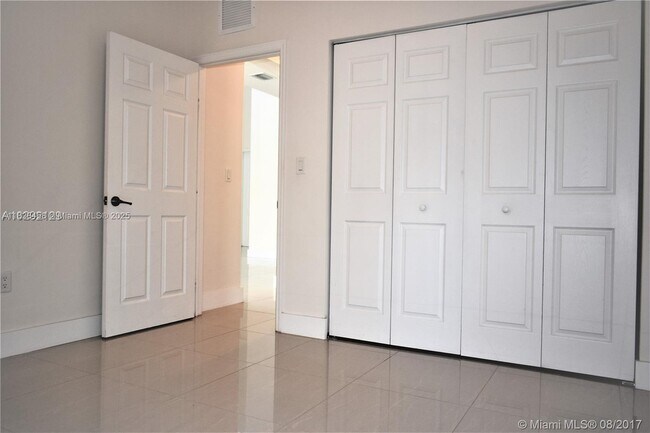 Building Photo - 6930 NW 106th Ave