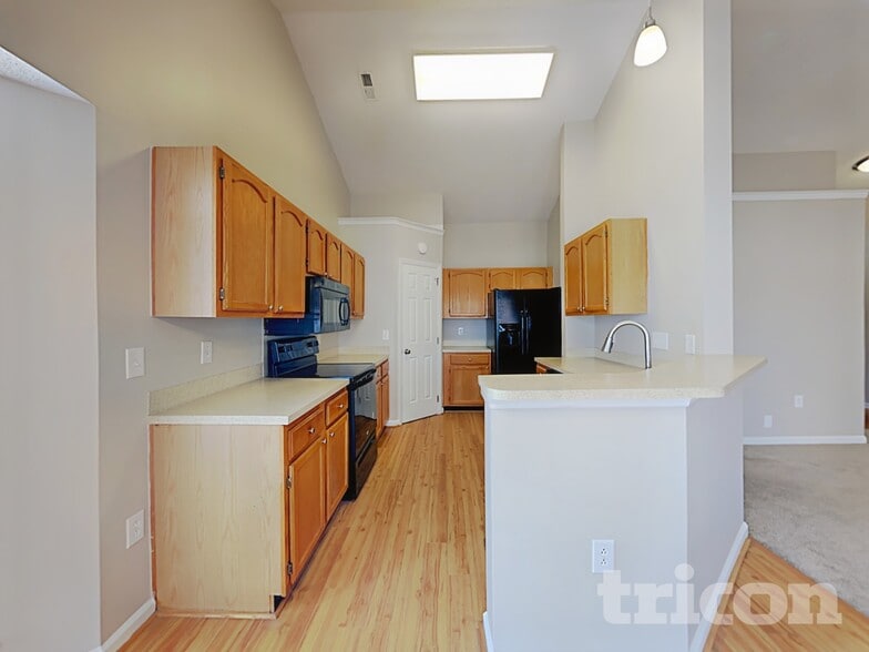Building Photo - 5207 Hedgecrest Pl