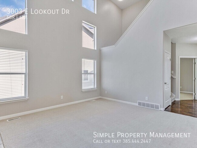 Building Photo - 3003 E Lookout Dr