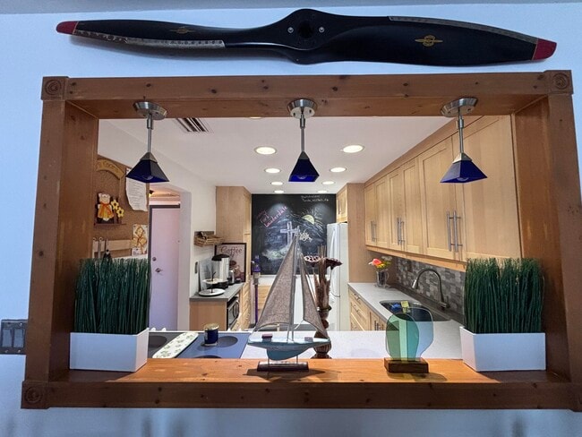 Building Photo - 336 N Birch Rd