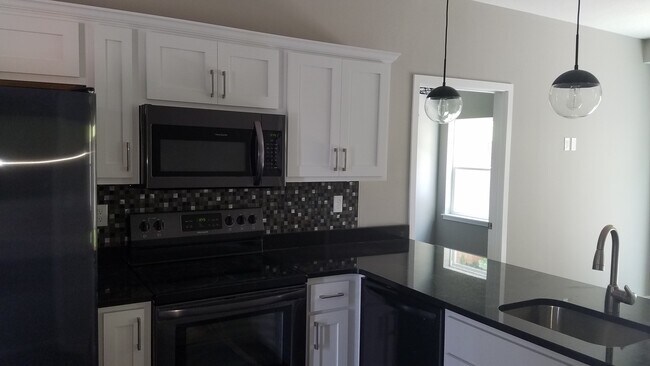 Building Photo - Quaint, Quiet, and Comfort in a gated Comm...