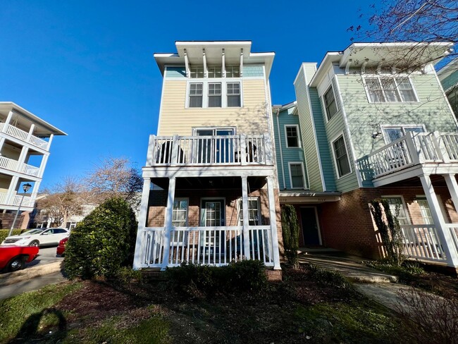 Building Photo - Beautiful end-unit townhome in the coastal...