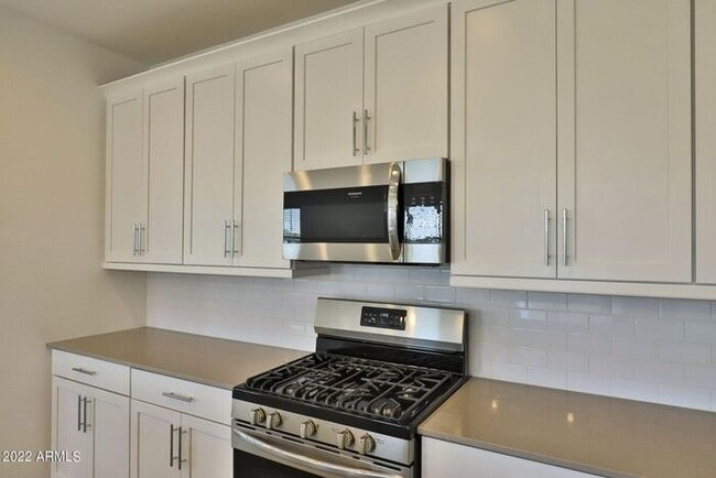 Building Photo - Beautiful 4 Bedroom 2 Bath Home in Mystic