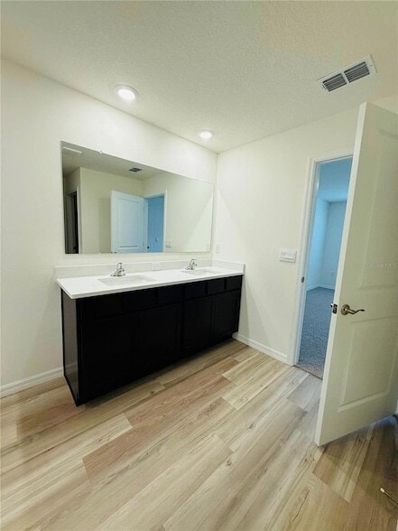 Building Photo - 2924 NE 20th Ter