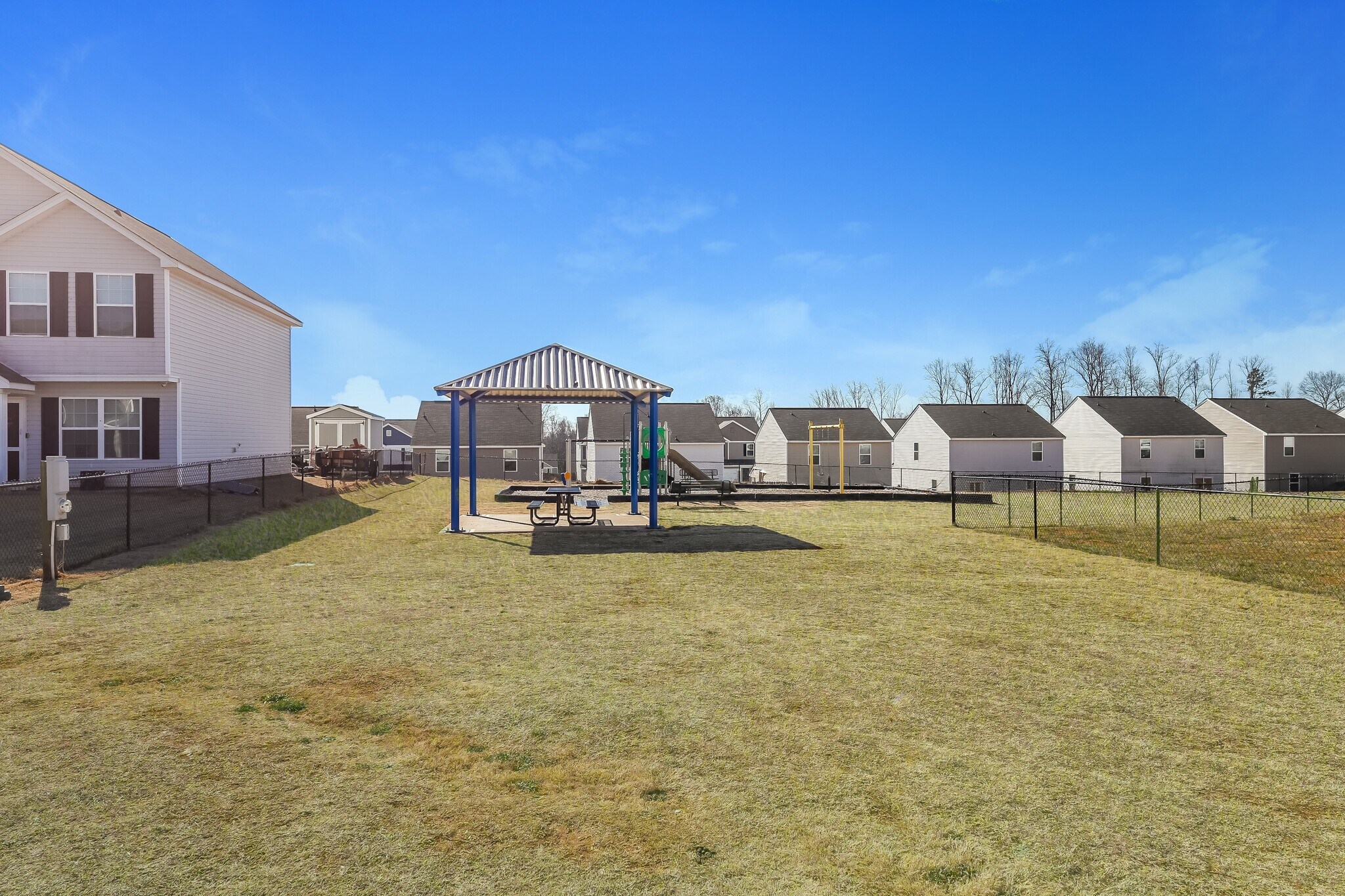 Building Photo - 2143 Southlea Dr