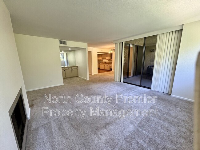 Building Photo - 2420 Torrey Pines Rd