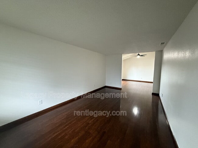 Building Photo - 2084 Quincy Ave