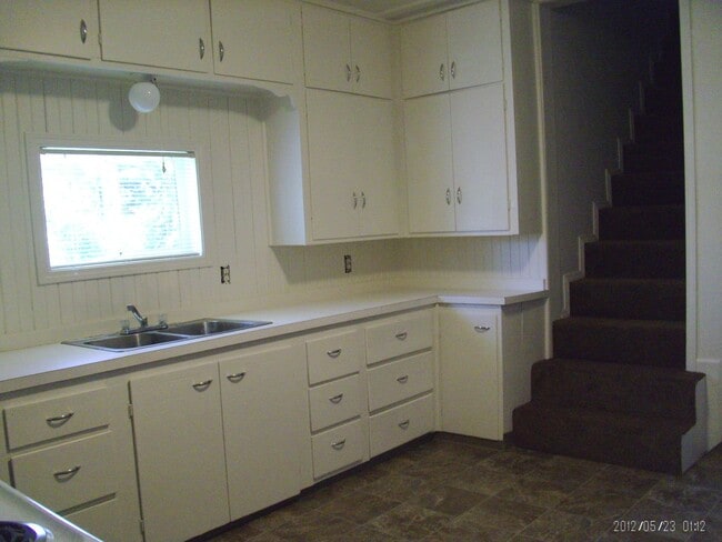 Building Photo - Charming 3-Bedroom Two-Story Home with Fenced Yard!
