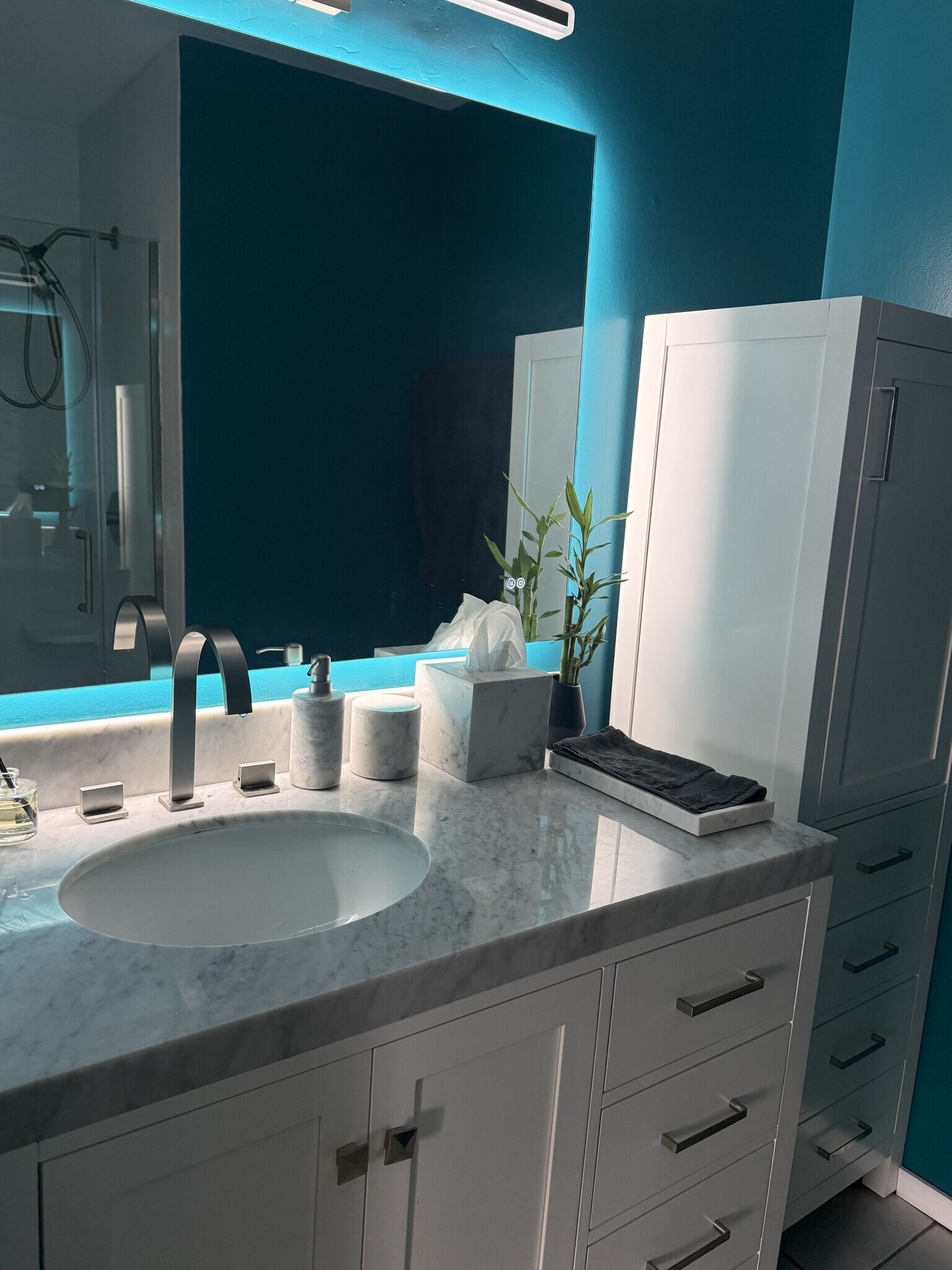 Building Photo - 525 Lasalle Ln