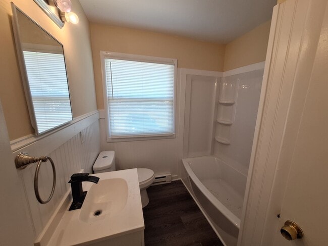 Building Photo - 704 Old Buckroe Rd