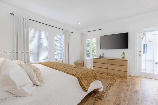 Building Photo - 113 NE 101st St