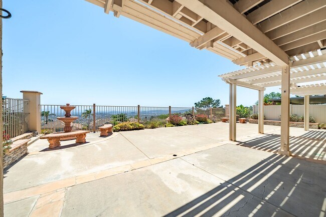 Building Photo - 4 Bedroom View Home in Emerald Heights | 3-Car Garage | Guard Gated Community