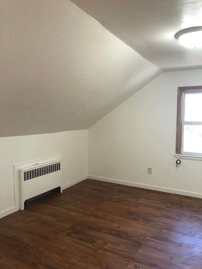 Building Photo - 217 2nd Ave W