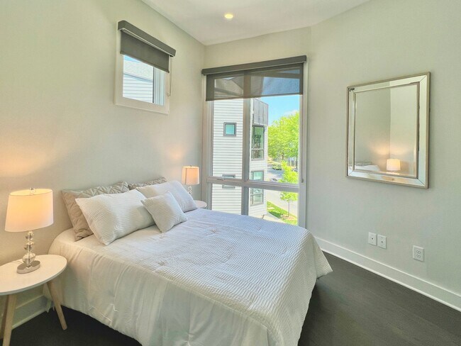 Building Photo - Modern Townhome with Roof Terrace in Dilworth Neighborhood Charlotte NC