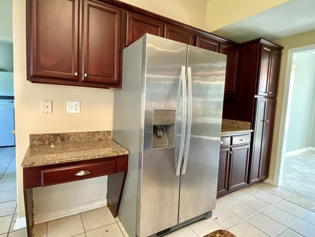Building Photo - Beautiful 4 Bedroom Home In Hunter's Creek