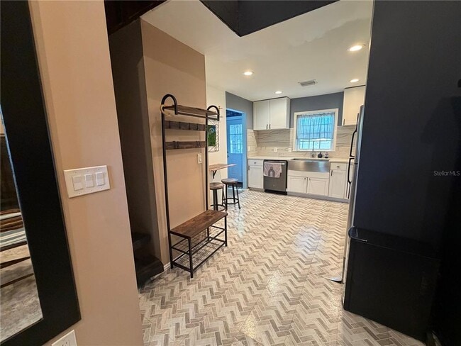 Building Photo - 2516 3rd Ave S