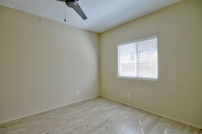 Master with Closet - 26426 Arboretum Way