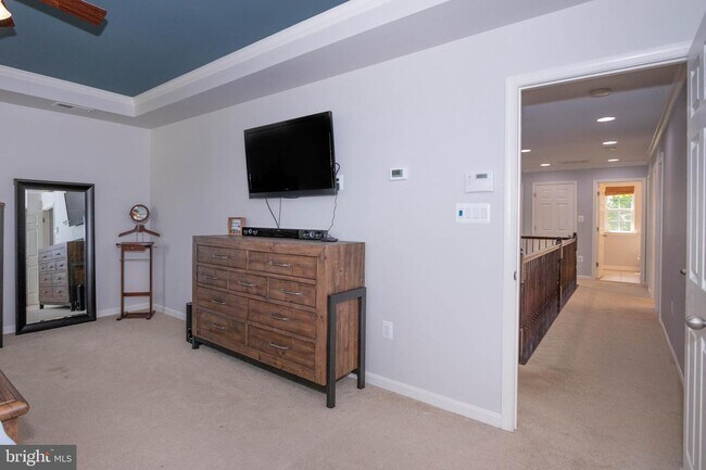 Building Photo - 8061 Side Hill Dr
