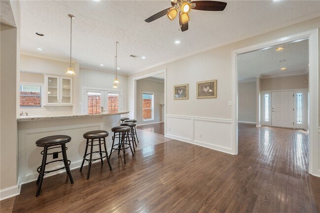 Building Photo - 1205 Brook Hollow Dr