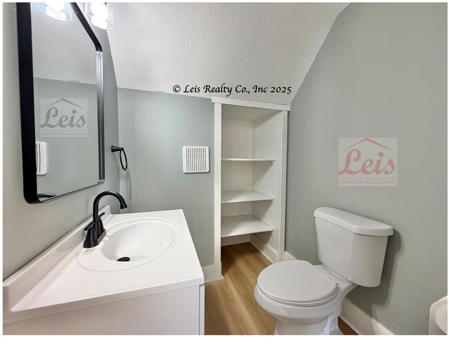 Building Photo - 519 W Market St