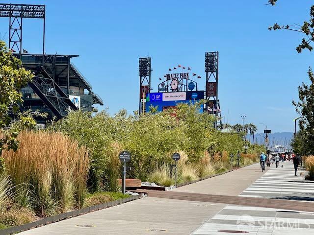 Building Photo - 325 Berry St