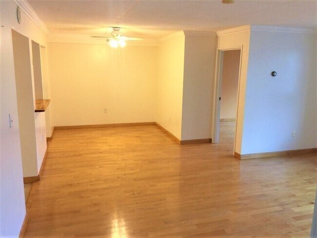 Building Photo - 200 Cove Way