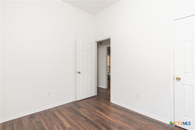 Building Photo - 214 Appaloosa Dr