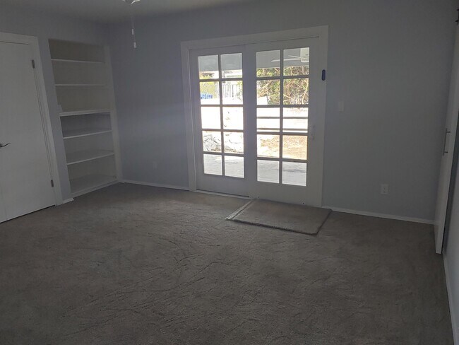 Building Photo - 259-261 Sturtevant Dr