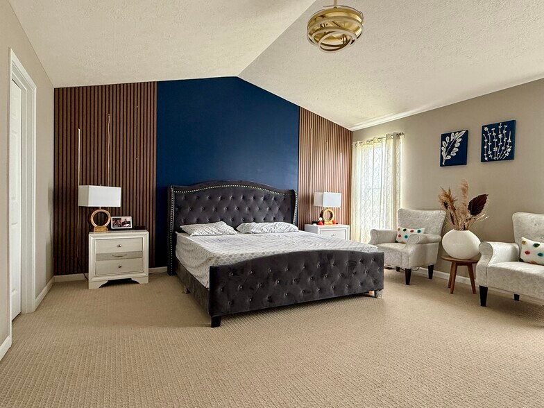 Master bedroom - 6855 Charlestown Ln