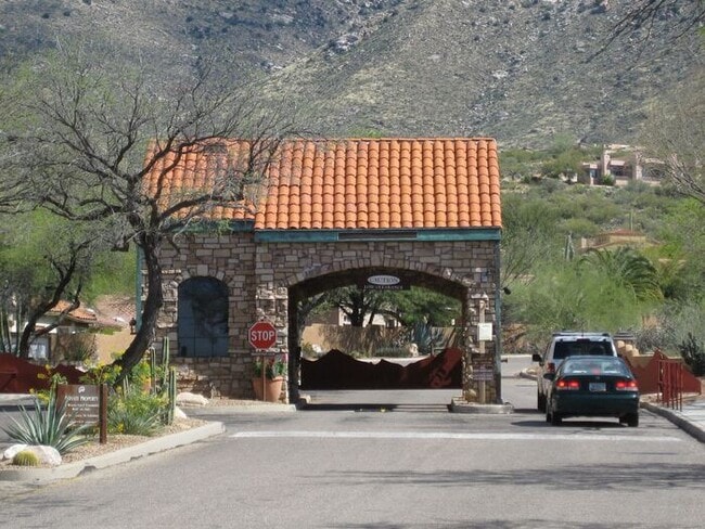 Building Photo - Bright & Peaceful Living in Oro Valley’s Gated Stoney Canyon