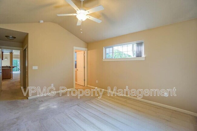 Building Photo - 8019 NE 61st St
