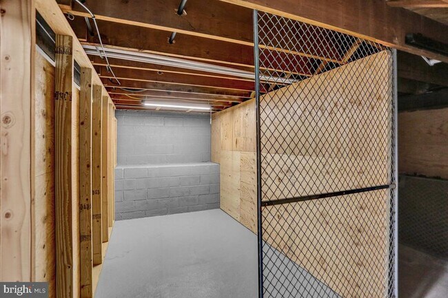 Building Photo - 933 N Hanover St